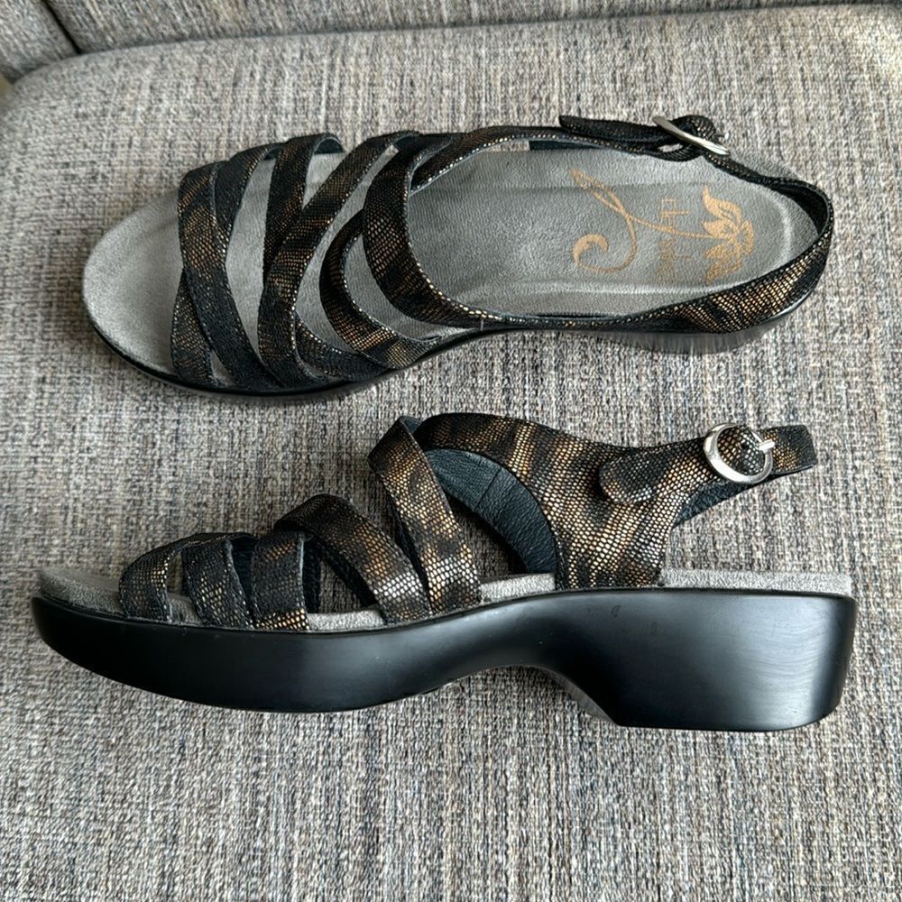 Dansko Dani Coffee Swirl Black/Bronze Subtle Shimmer Open Toe Sandal Size 37